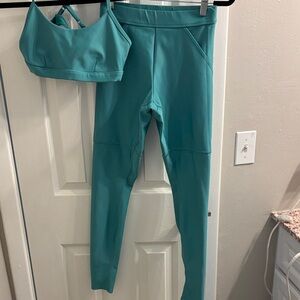ALO Yoga Turquoise Sports Bra and Leggings Set